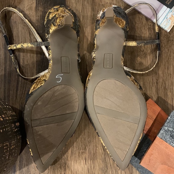 Anne Klein Sz 11M- Ferde Style Gorgeous Fabric Covered Gold and Brown Heels. A1 - Picture 4 of 5